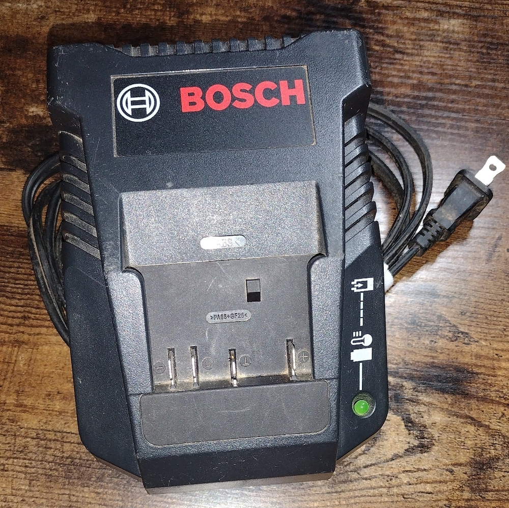 Bosch BC 660 Charger